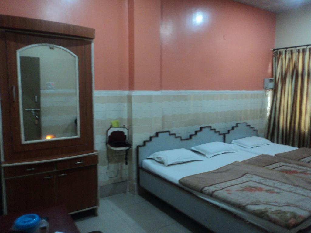 Hotel Jyoti Варанасі Номер фото
