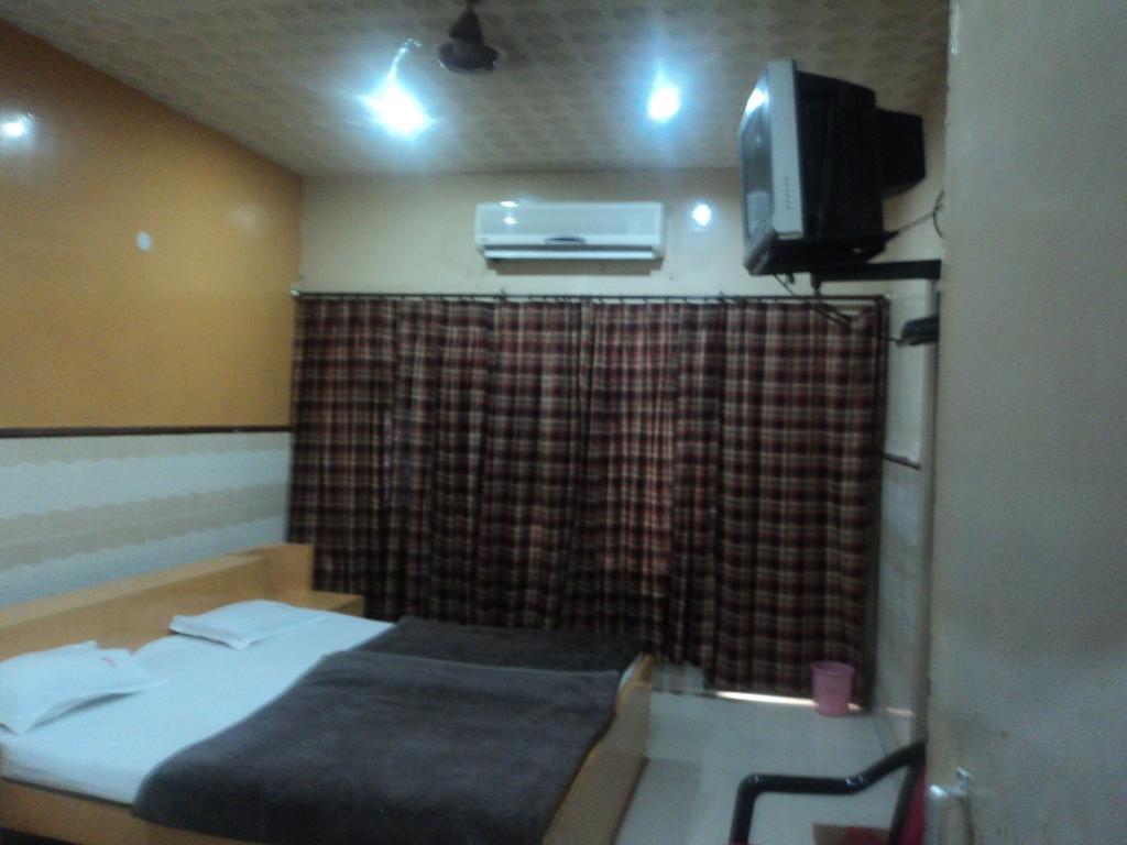 Hotel Jyoti Варанасі Номер фото